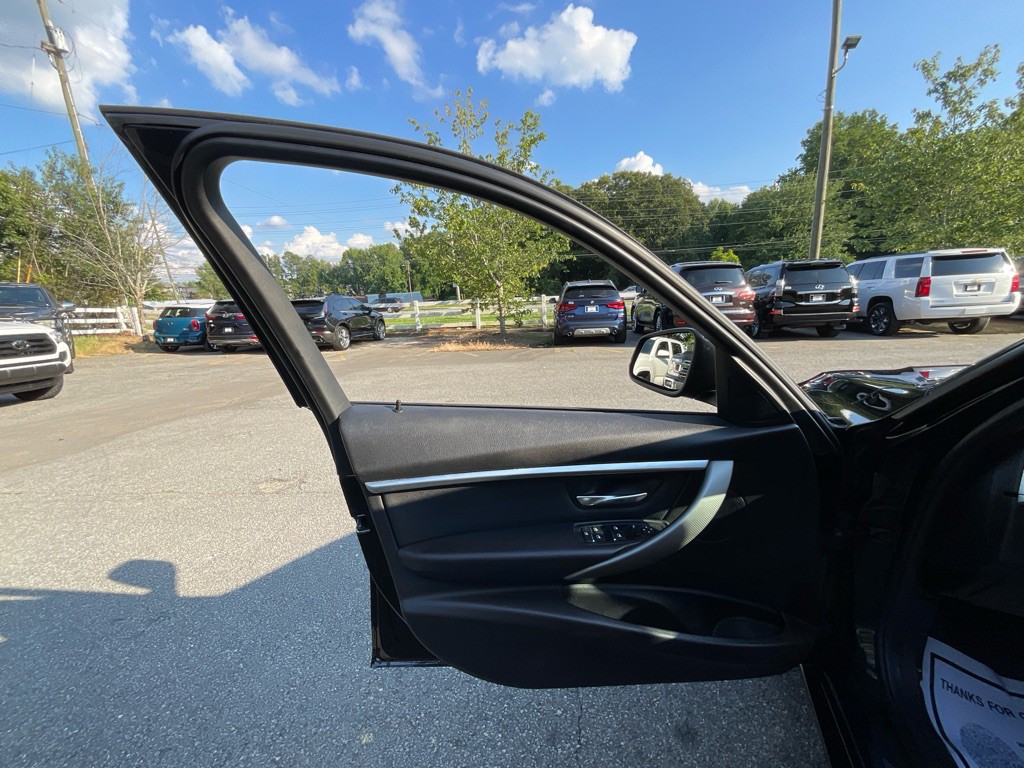 2018 BMW 3 Series Image 38