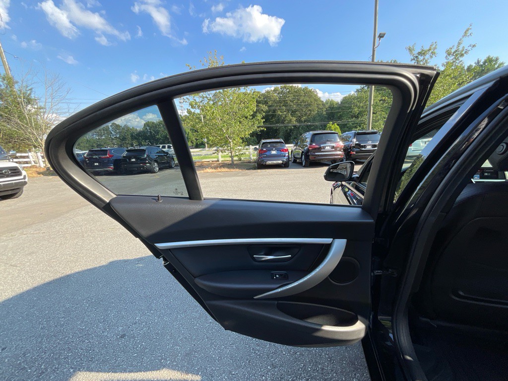 2018 BMW 3 Series Image 41