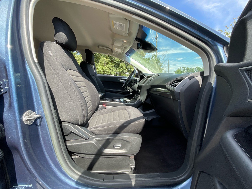 2019 Ford Edge Image 17