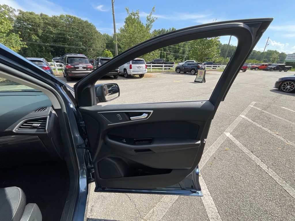 2019 Ford Edge Image 44