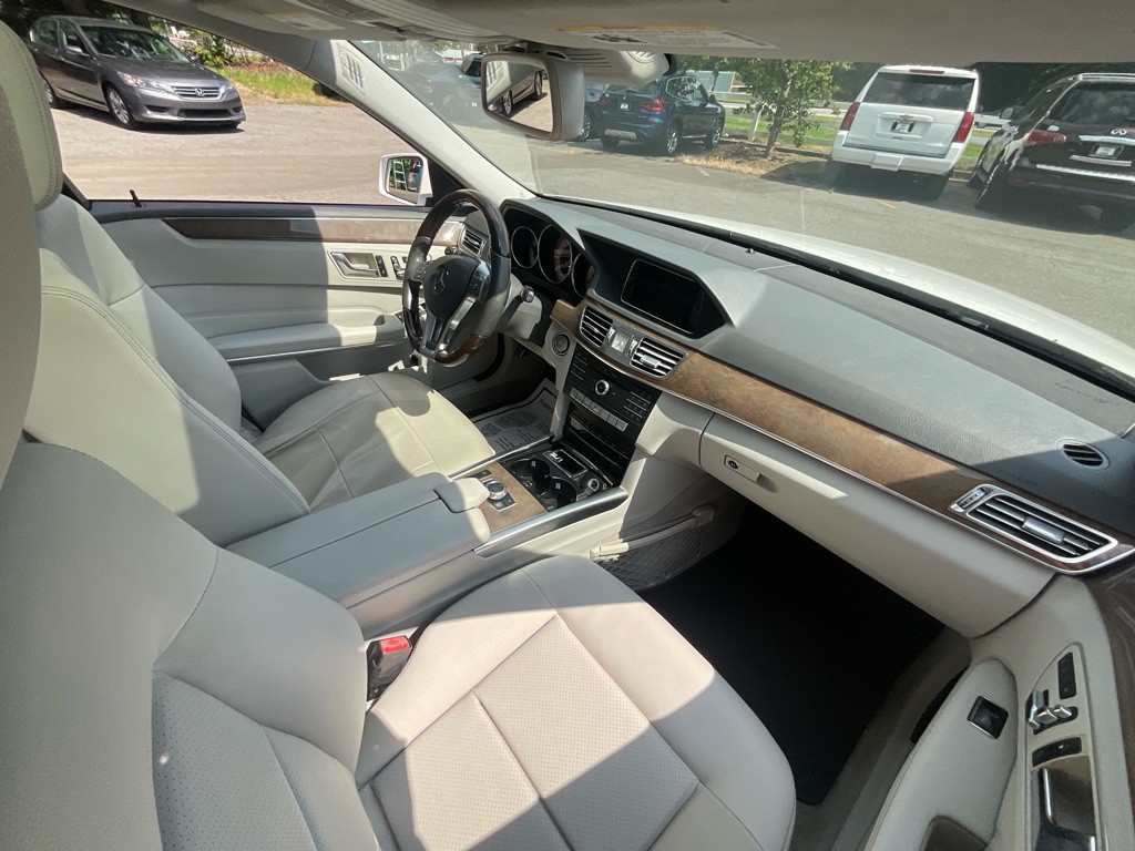 2016 Mercedes-Benz E-Class Image 17