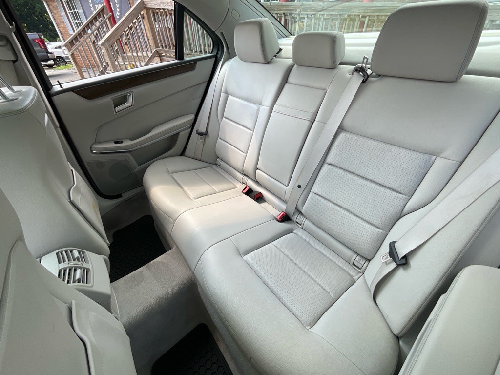 2016 Mercedes-Benz E-Class Image 30