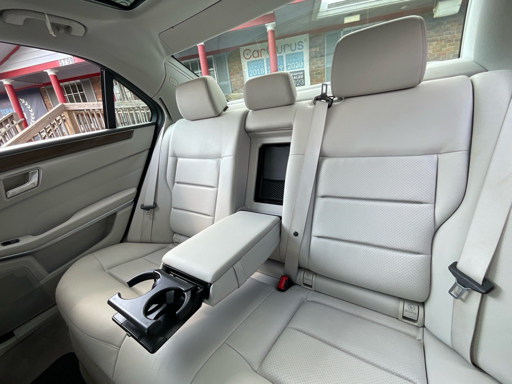 2016 Mercedes-Benz E-Class Image 34