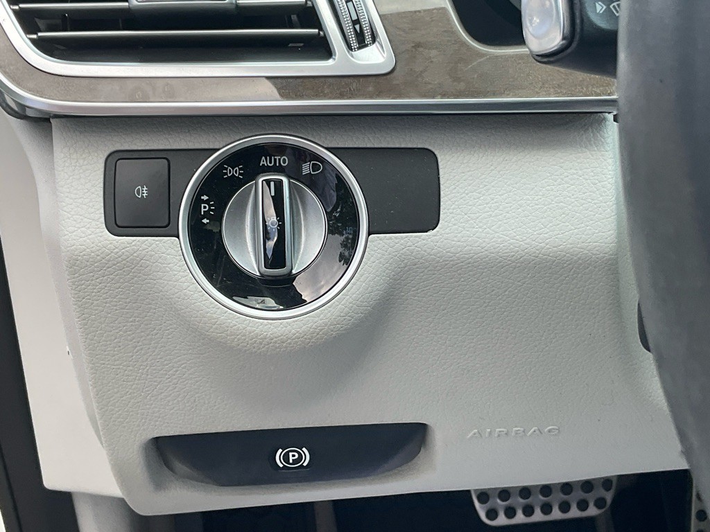 2016 Mercedes-Benz E-Class Image 42