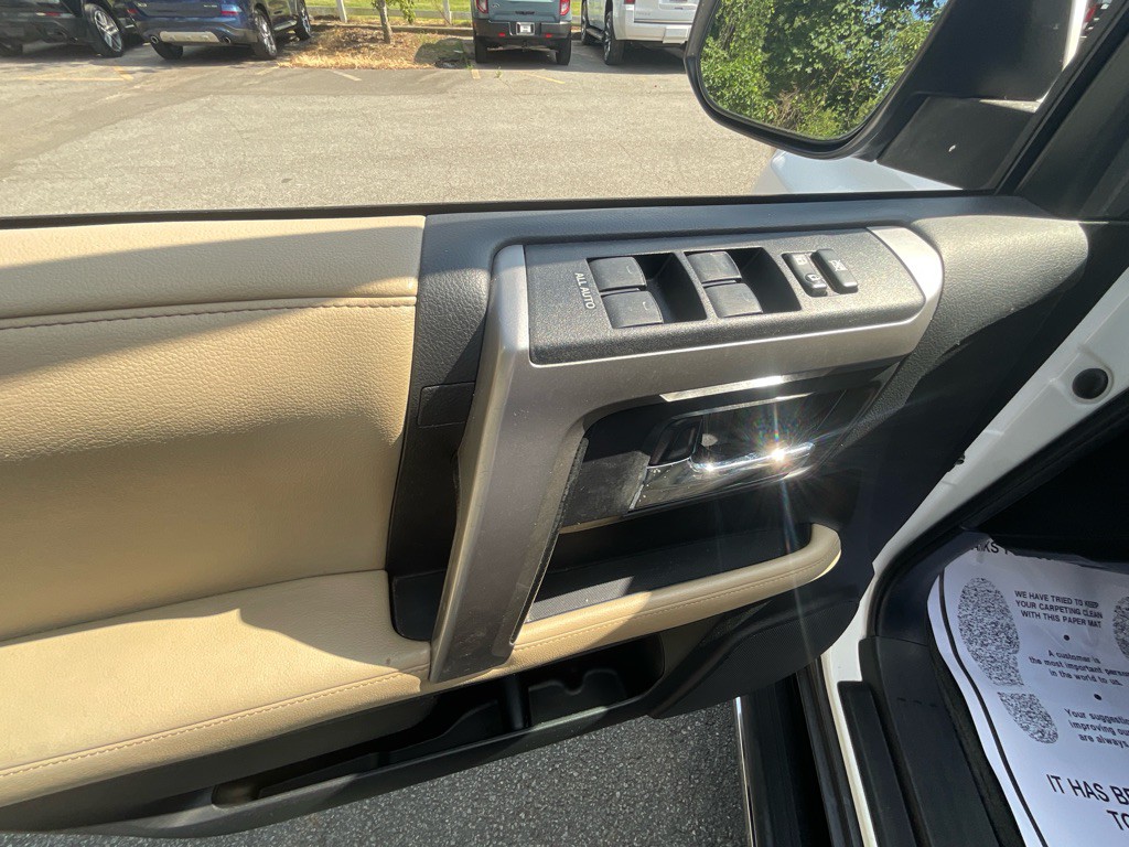 2014 Toyota 4Runner Image 43