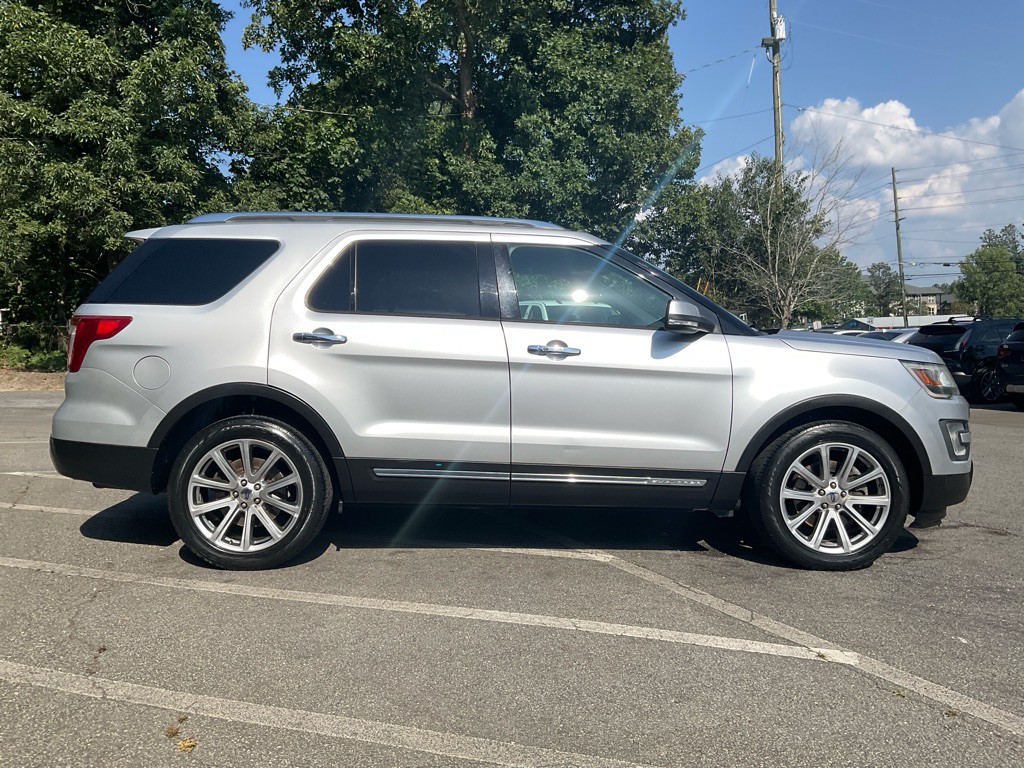 2017 Ford Explorer Image 4