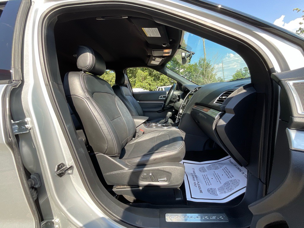 2017 Ford Explorer Image 17