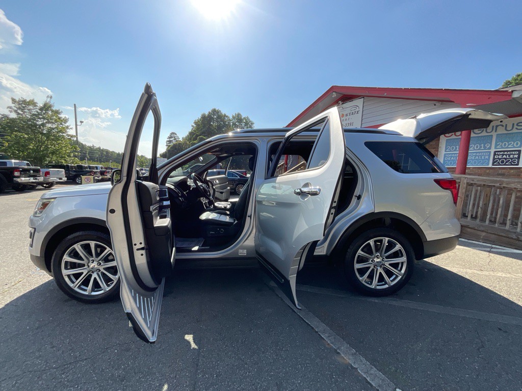 2017 Ford Explorer Image 38