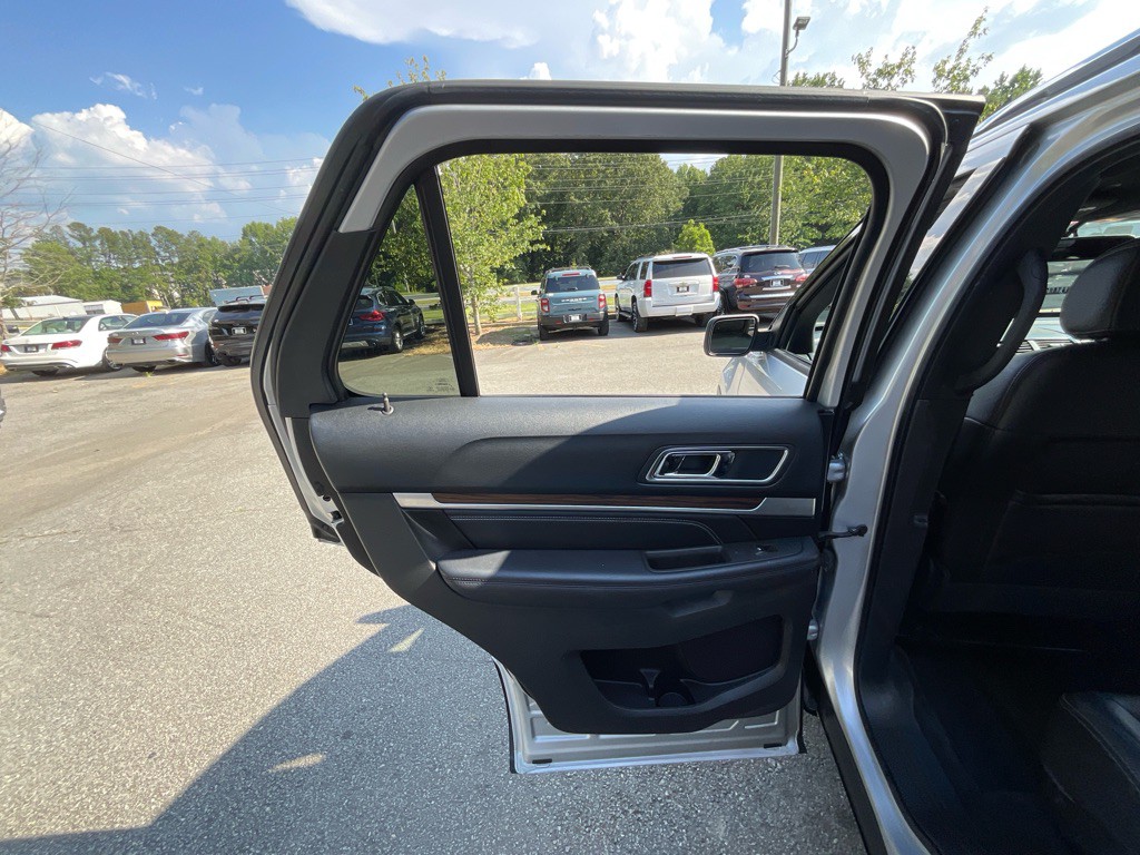 2017 Ford Explorer Image 48