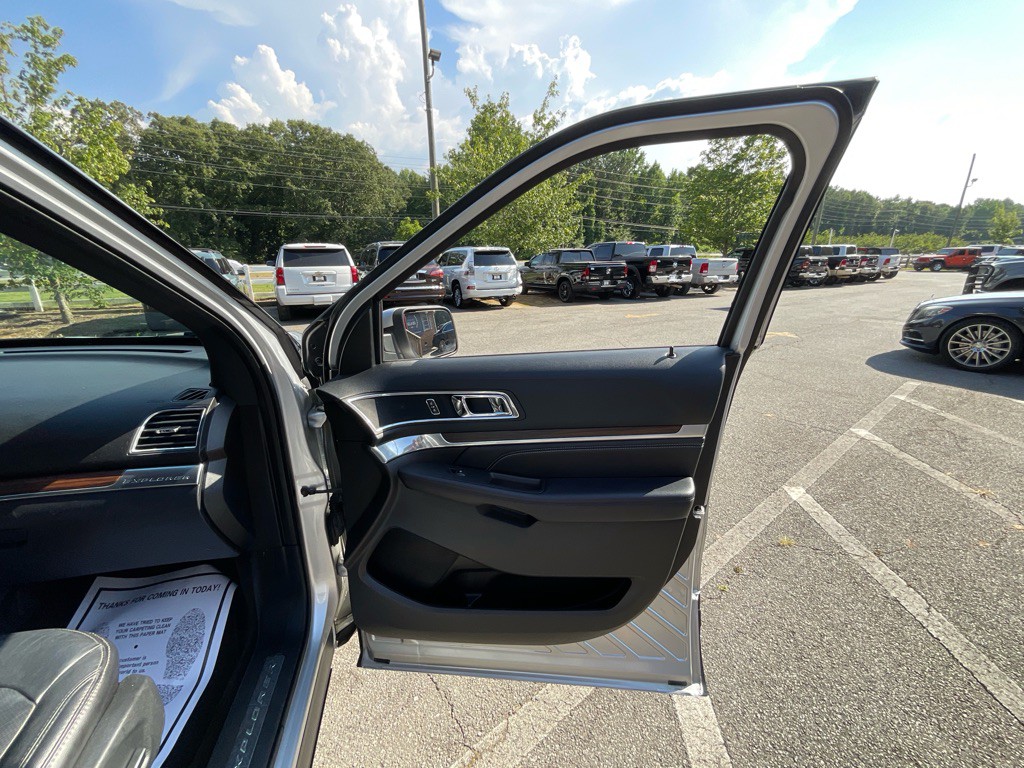 2017 Ford Explorer Image 49