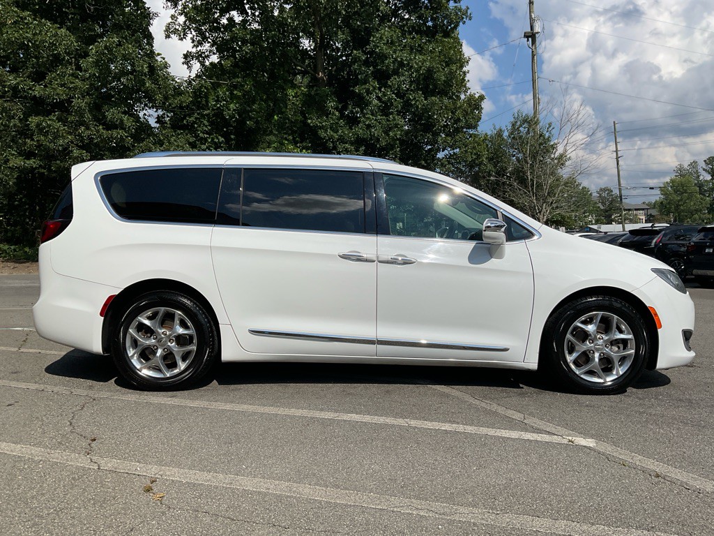 2018 Chrysler Pacifica Image 4