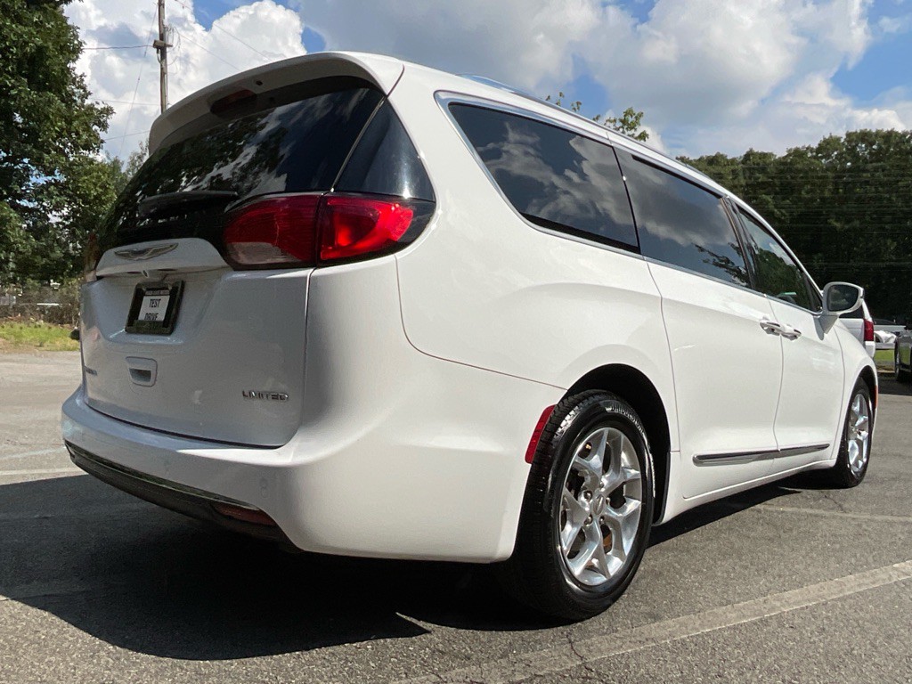 2018 Chrysler Pacifica Image 5