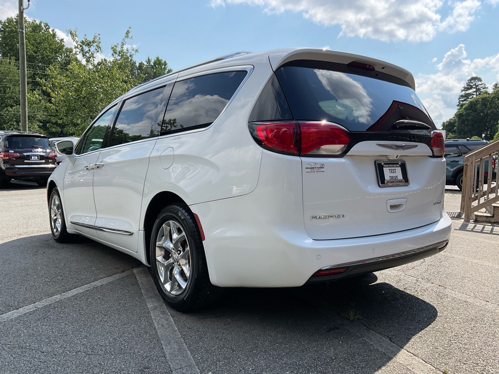 2018 Chrysler Pacifica Image 7