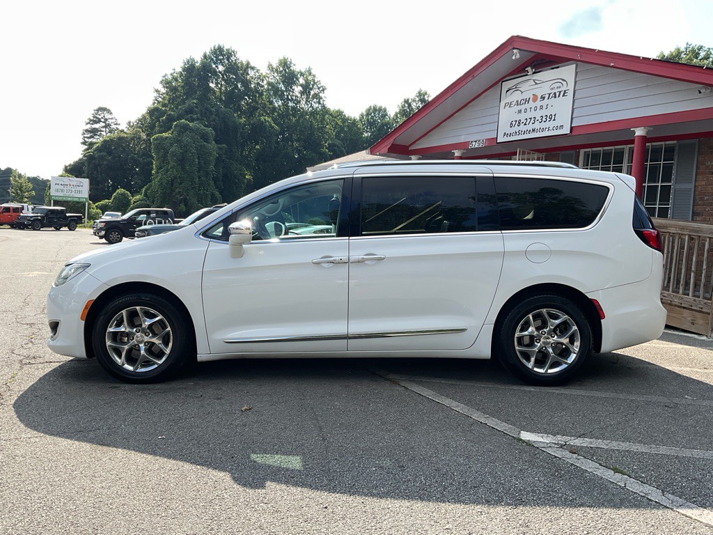 2018 Chrysler Pacifica Image 8