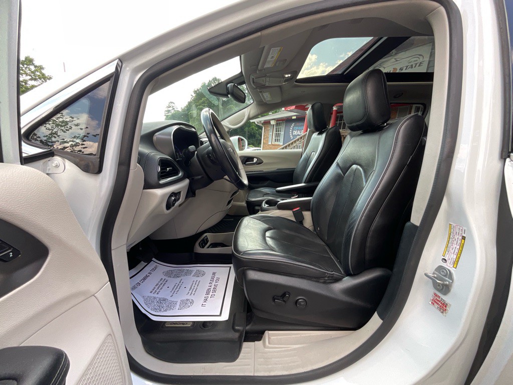2018 Chrysler Pacifica Image 14