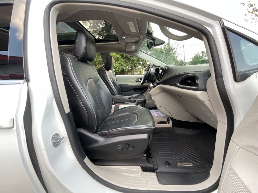 2018 Chrysler Pacifica Image 17