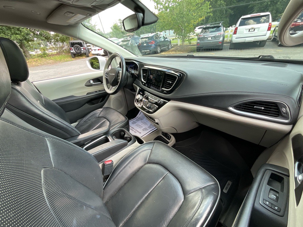2018 Chrysler Pacifica Image 18