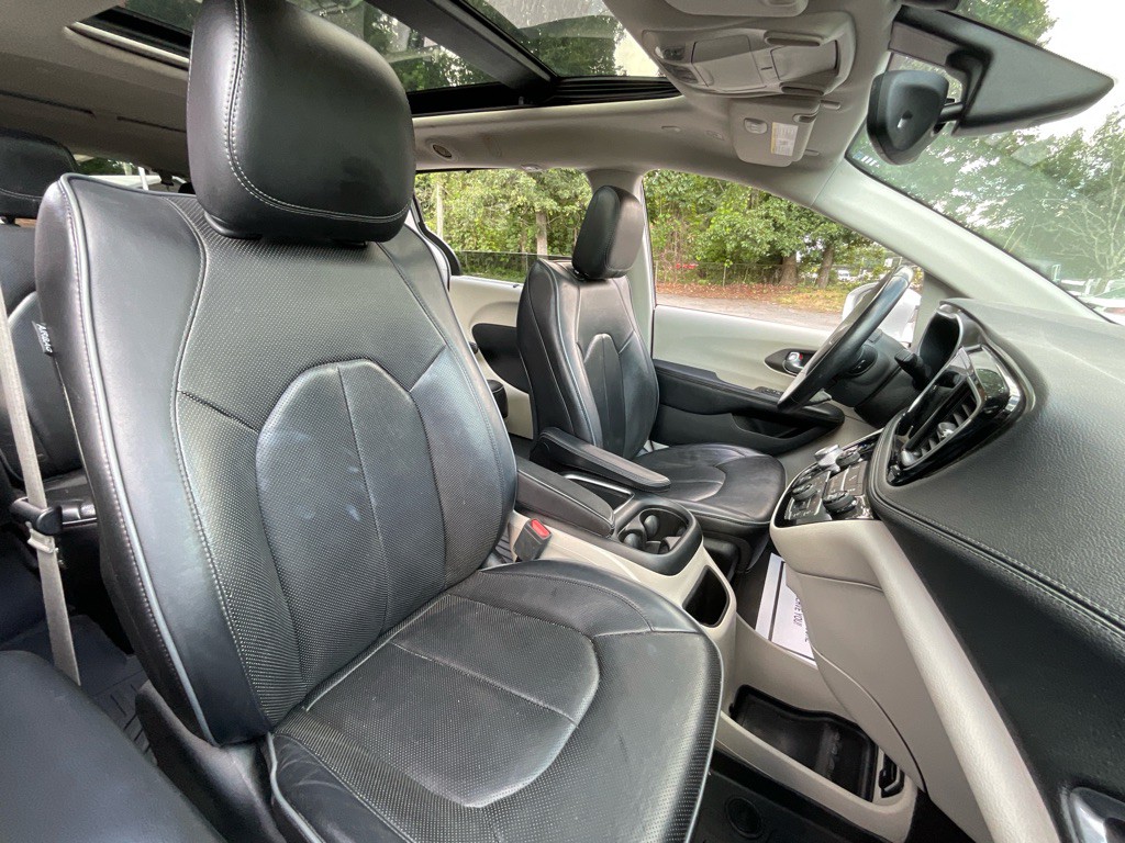 2018 Chrysler Pacifica Image 19