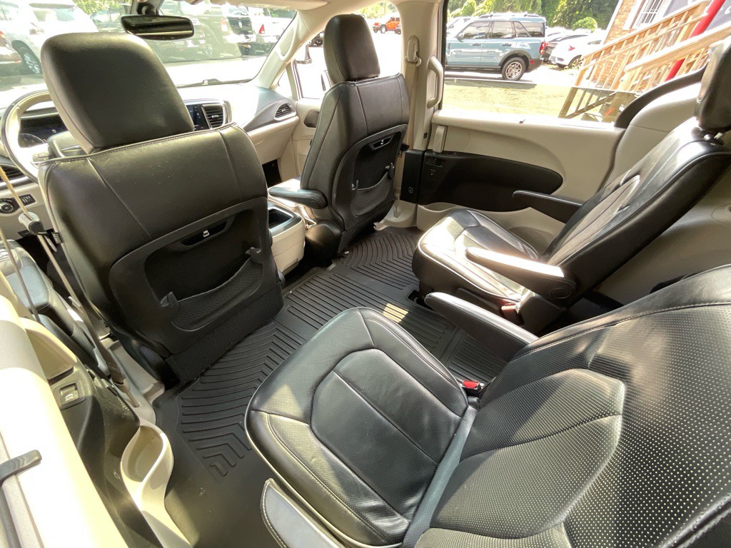 2018 Chrysler Pacifica Image 30