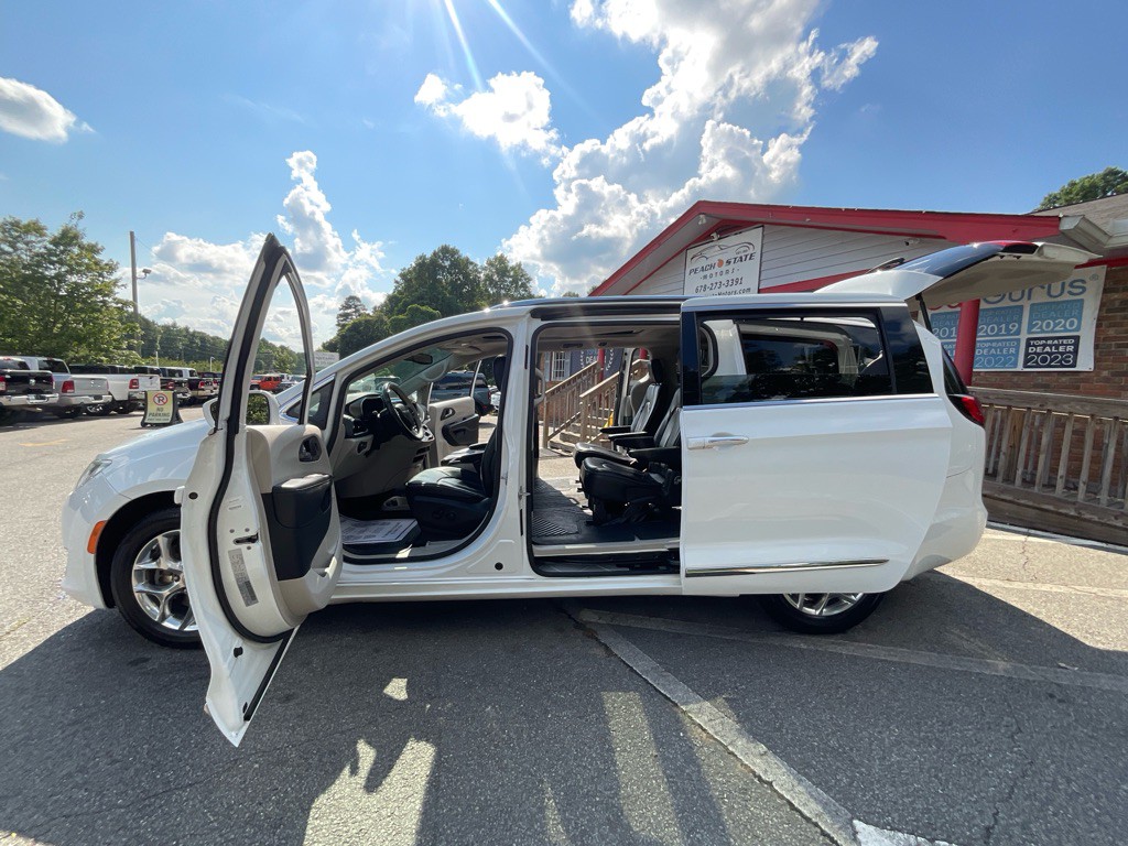 2018 Chrysler Pacifica Image 38