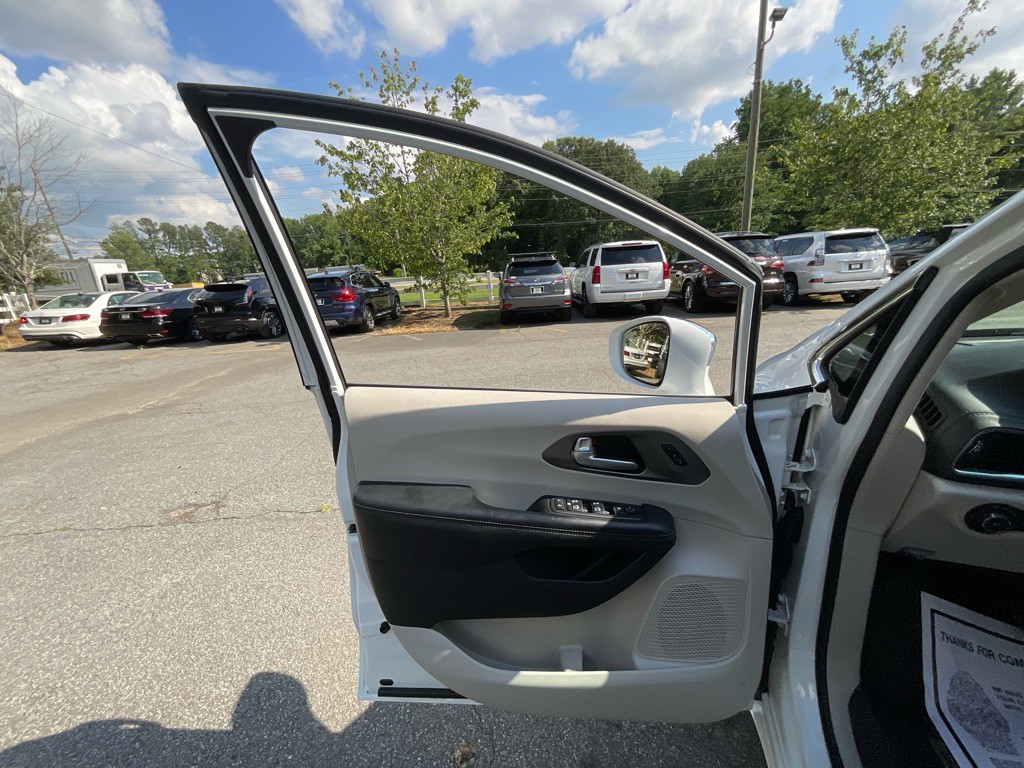 2018 Chrysler Pacifica Image 43