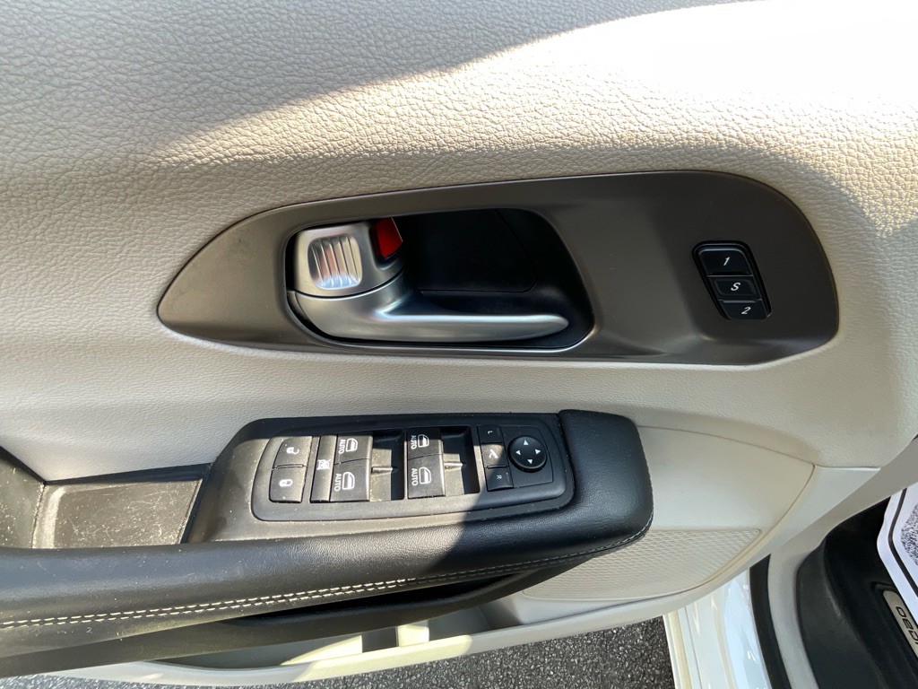 2018 Chrysler Pacifica Image 44