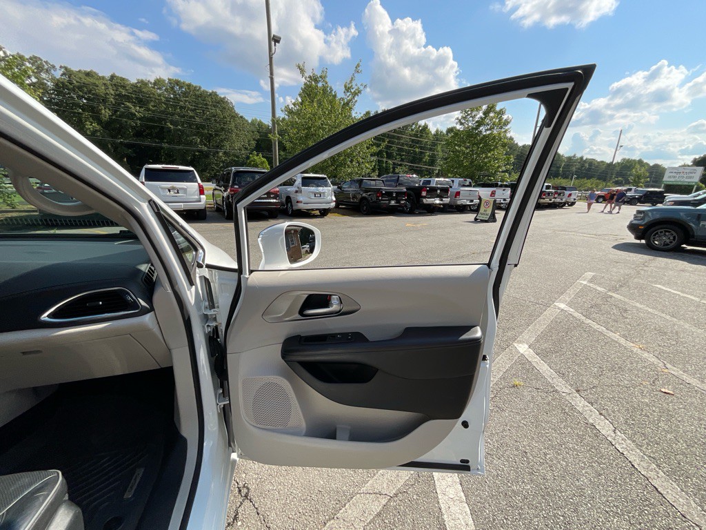 2018 Chrysler Pacifica Image 47