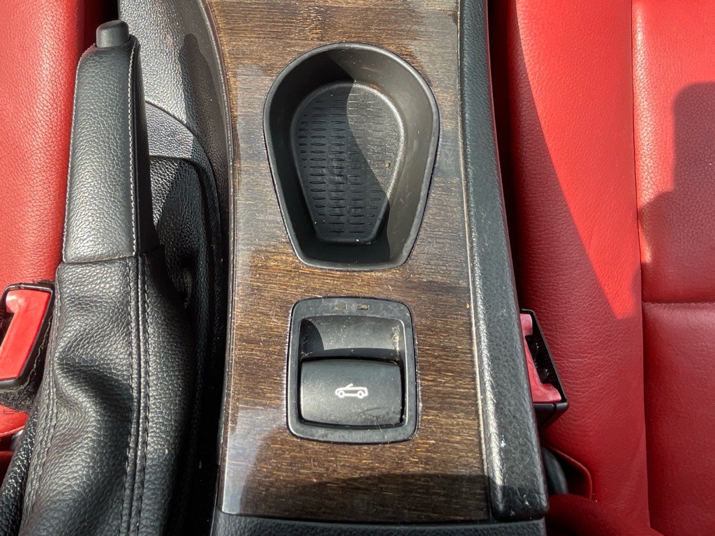 2013 BMW 3 Series Image 24