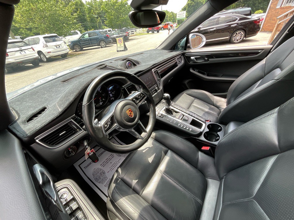 2018 Porsche Macan Image 14