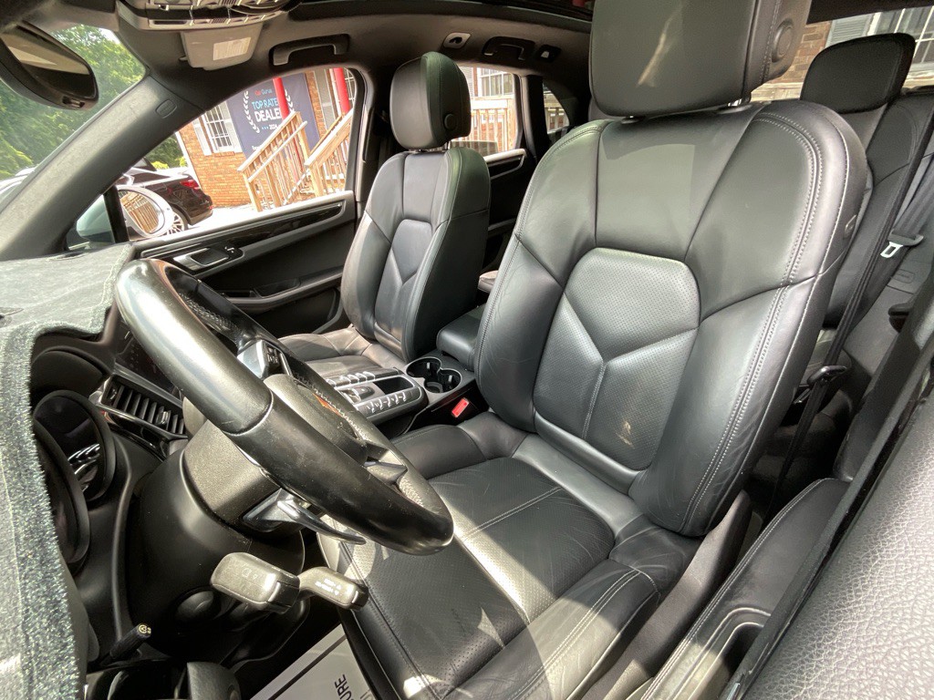 2018 Porsche Macan Image 15