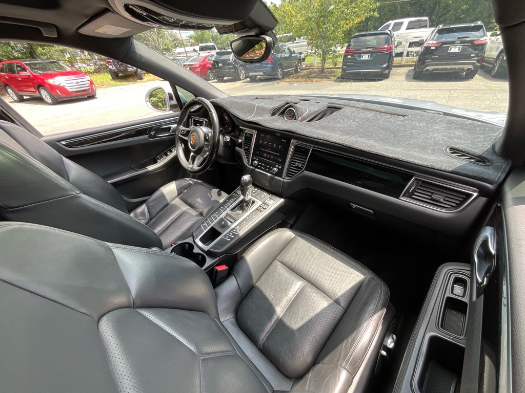 2018 Porsche Macan Image 17