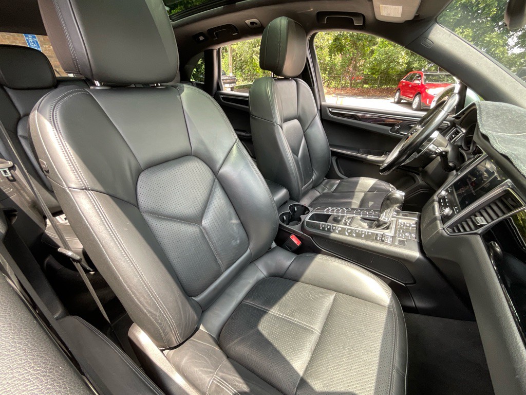 2018 Porsche Macan Image 18
