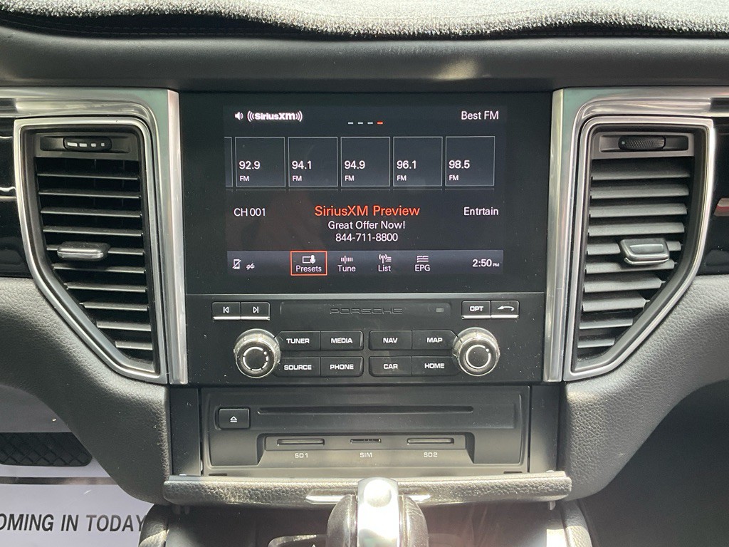 2018 Porsche Macan Image 21