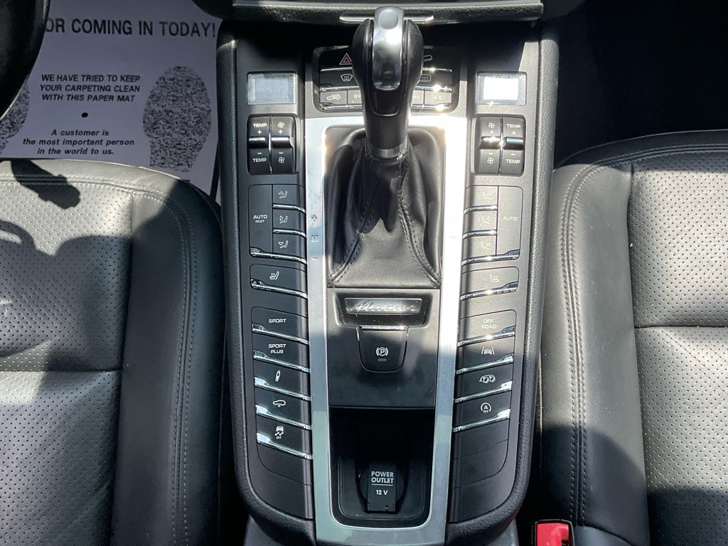 2018 Porsche Macan Image 22
