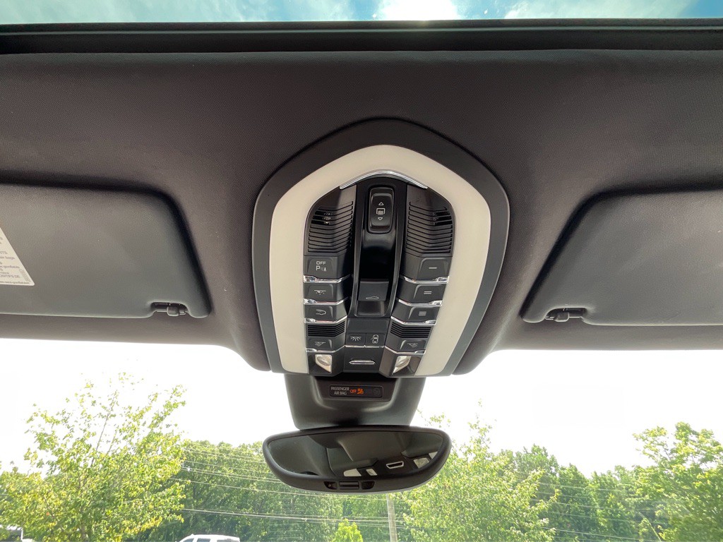 2018 Porsche Macan Image 28