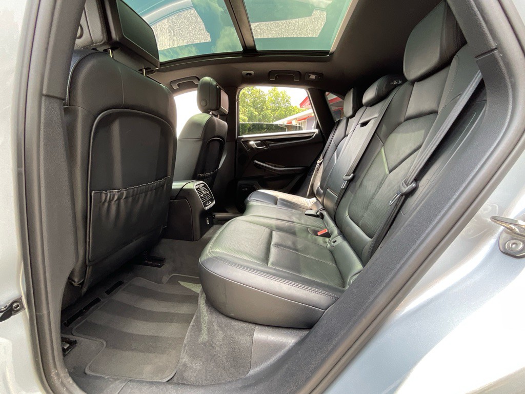 2018 Porsche Macan Image 30