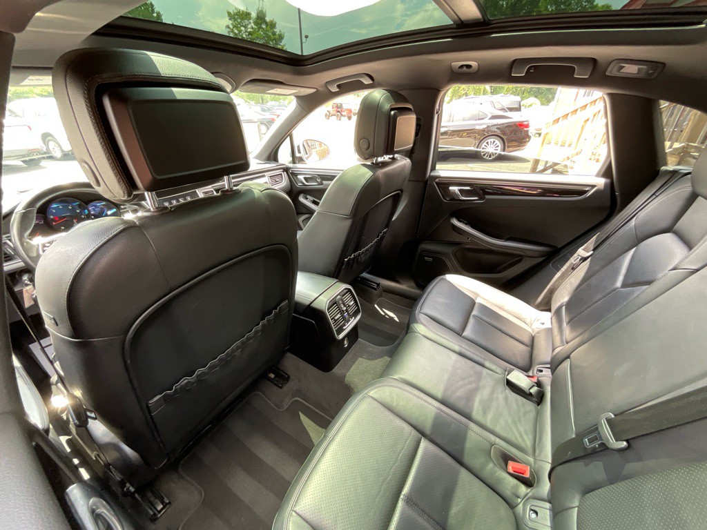 2018 Porsche Macan Image 31