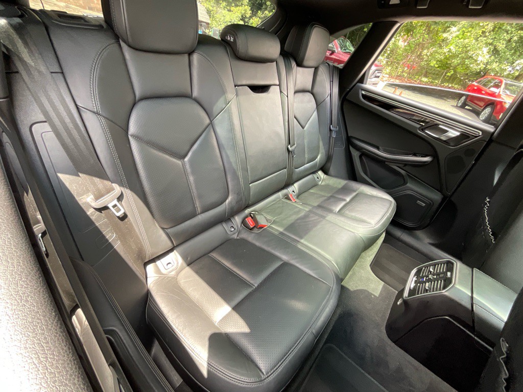 2018 Porsche Macan Image 35