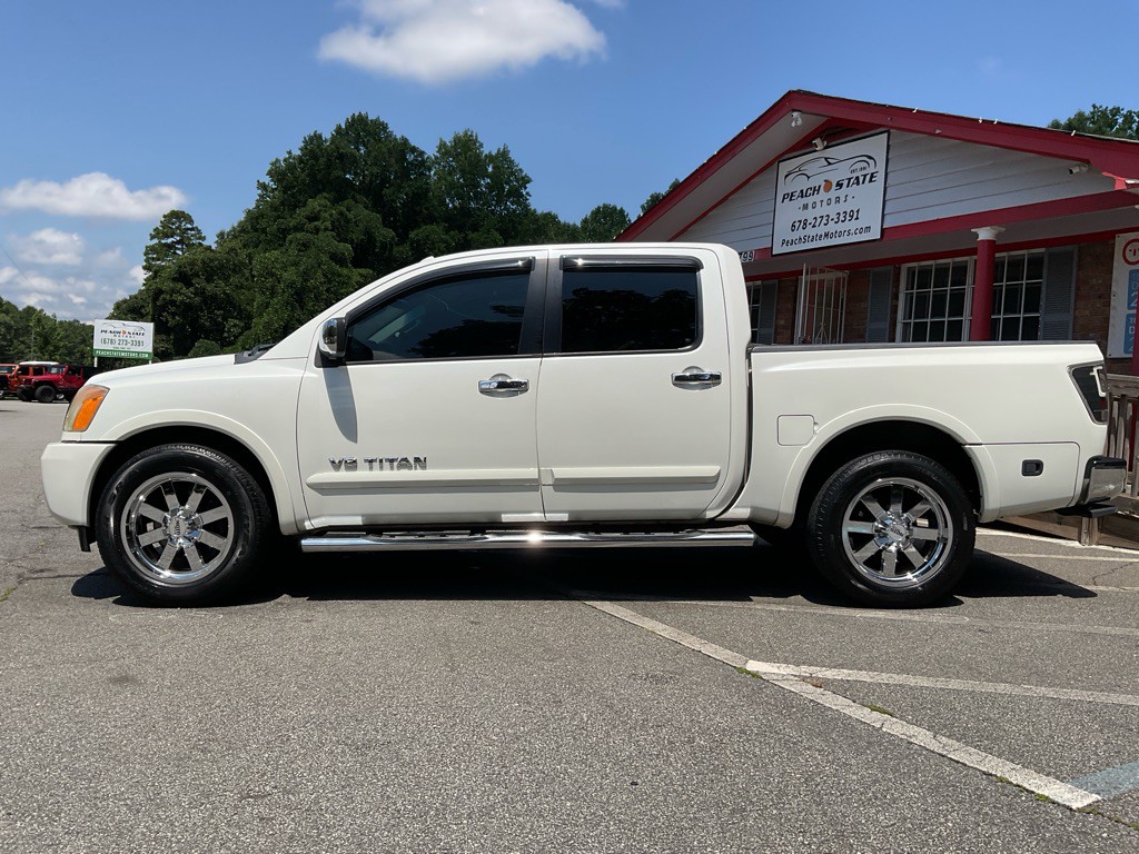 2015 Nissan Titan Image 8