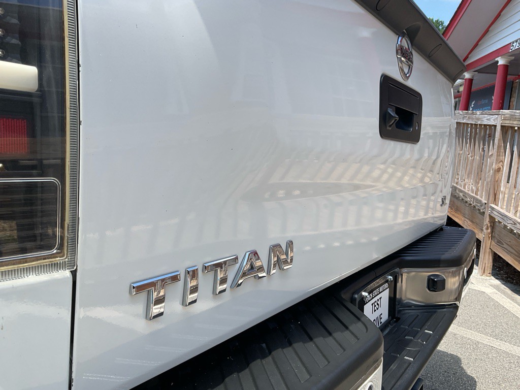 2015 Nissan Titan Image 9