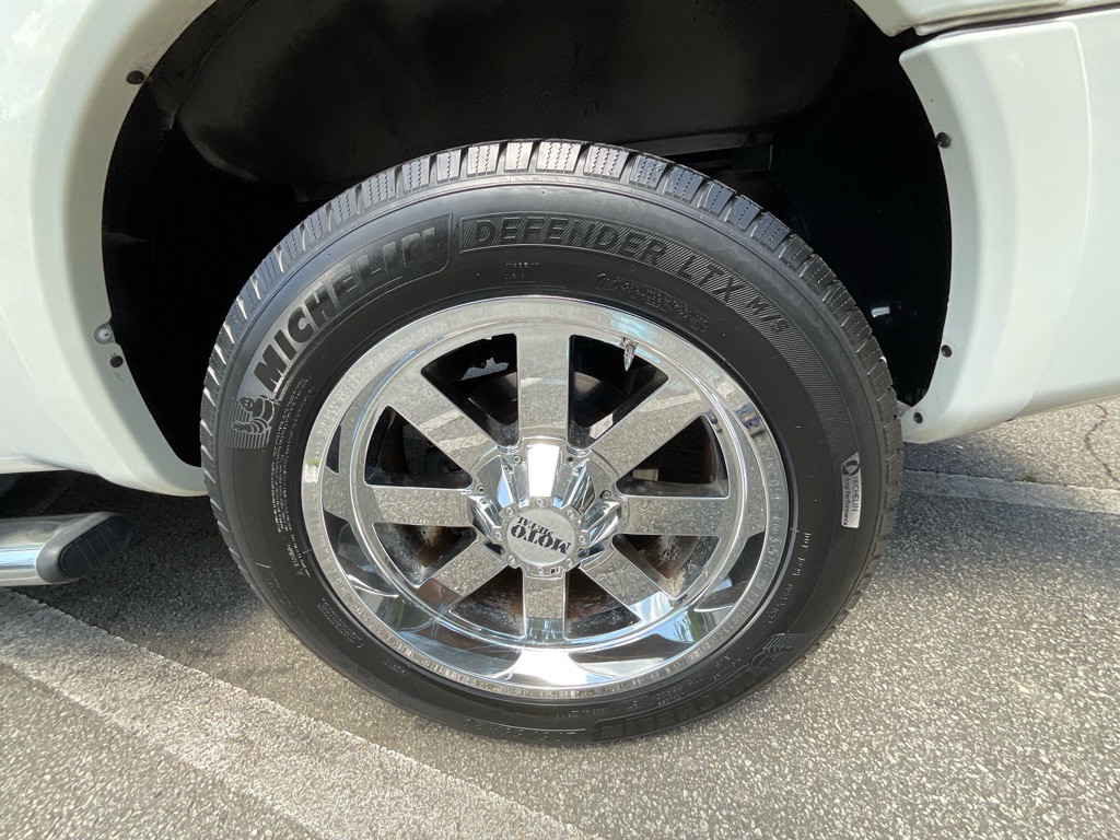 2015 Nissan Titan Image 13