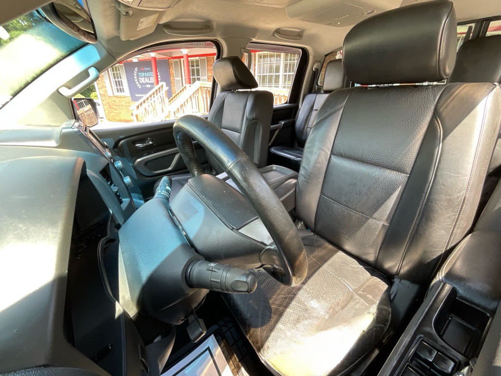 2015 Nissan Titan Image 16