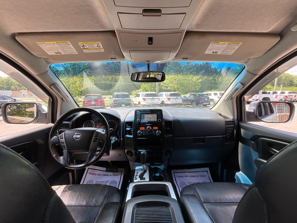 2015 Nissan Titan Image 20