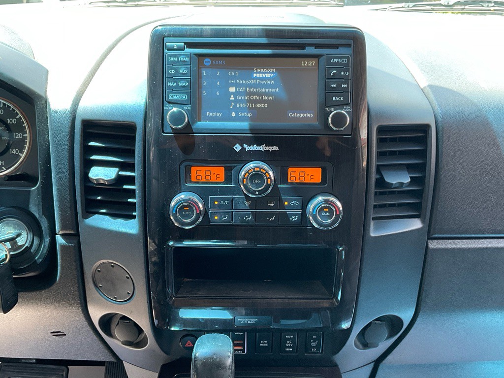2015 Nissan Titan Image 22
