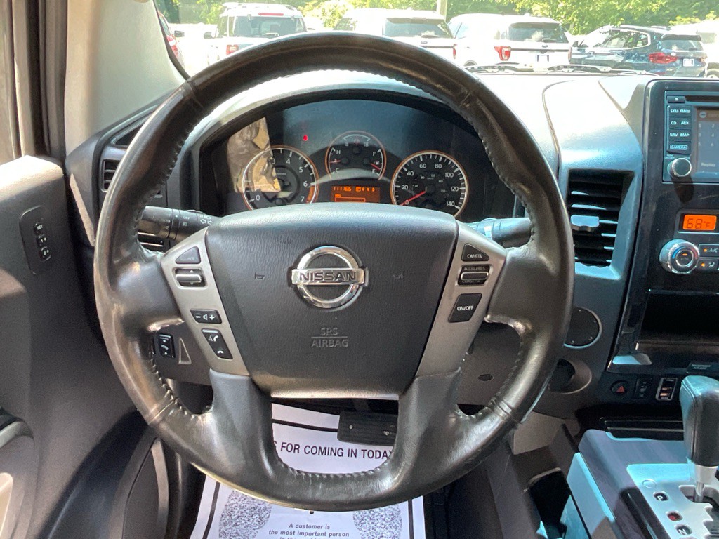 2015 Nissan Titan Image 23