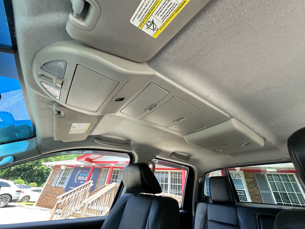 2015 Nissan Titan Image 28