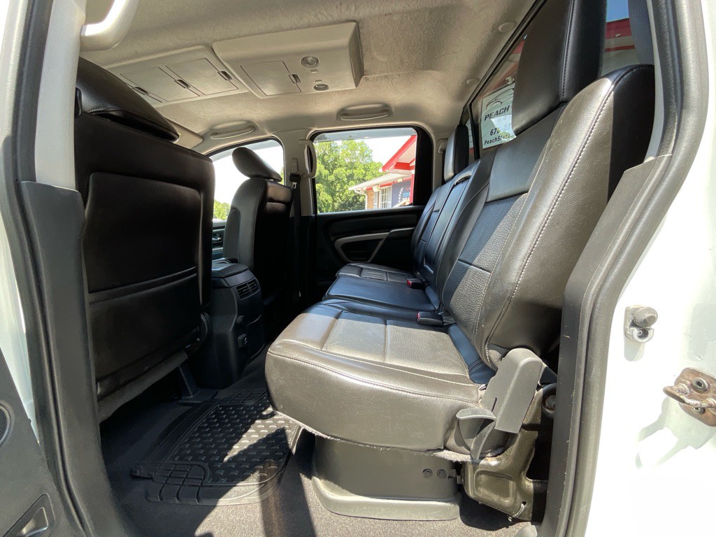 2015 Nissan Titan Image 29