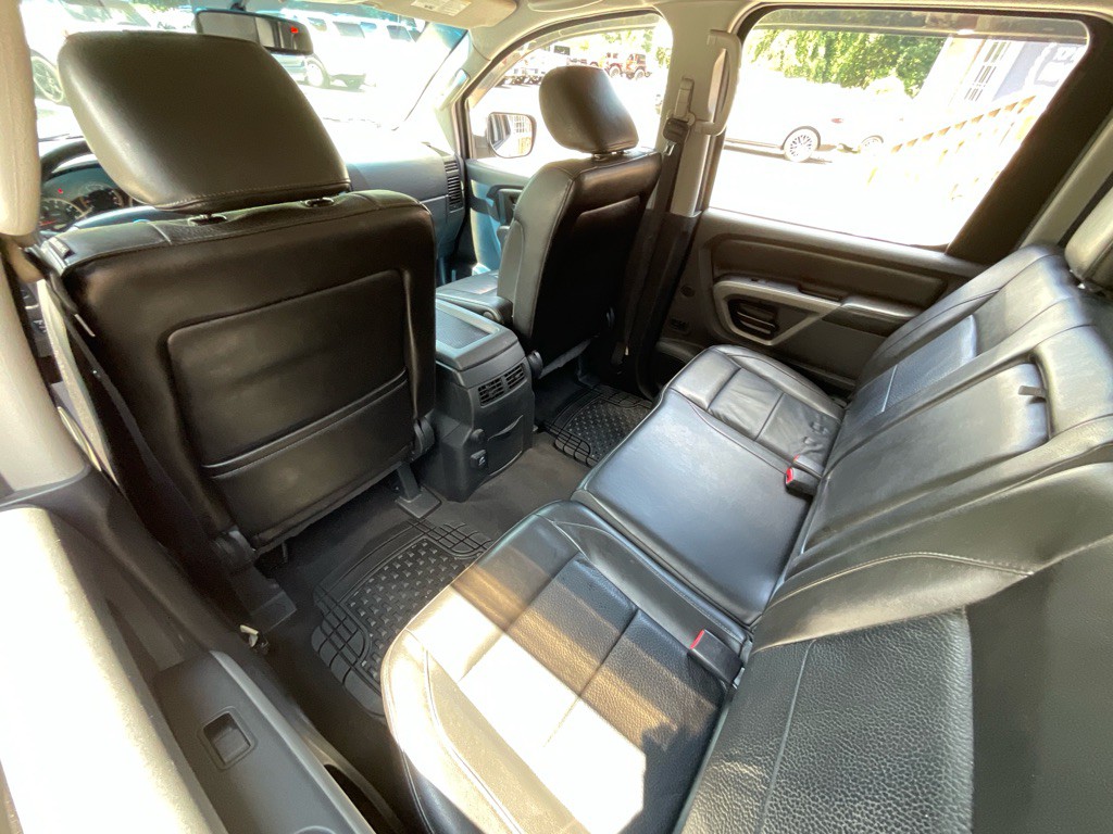 2015 Nissan Titan Image 30