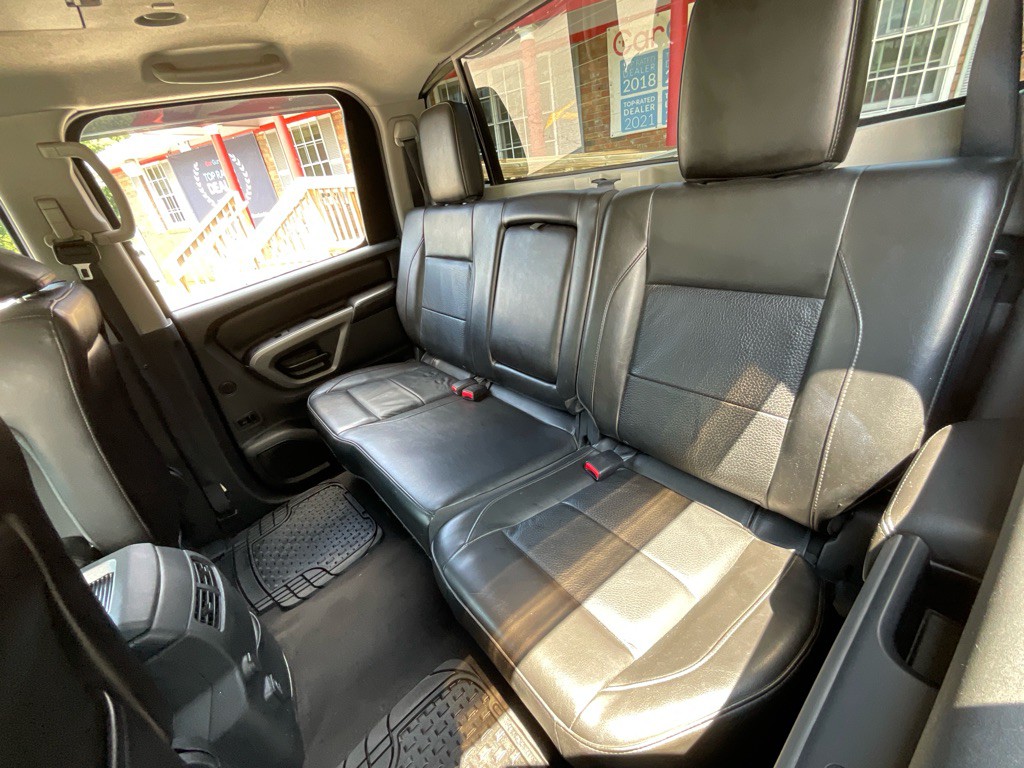2015 Nissan Titan Image 31