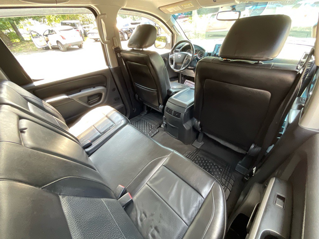 2015 Nissan Titan Image 33
